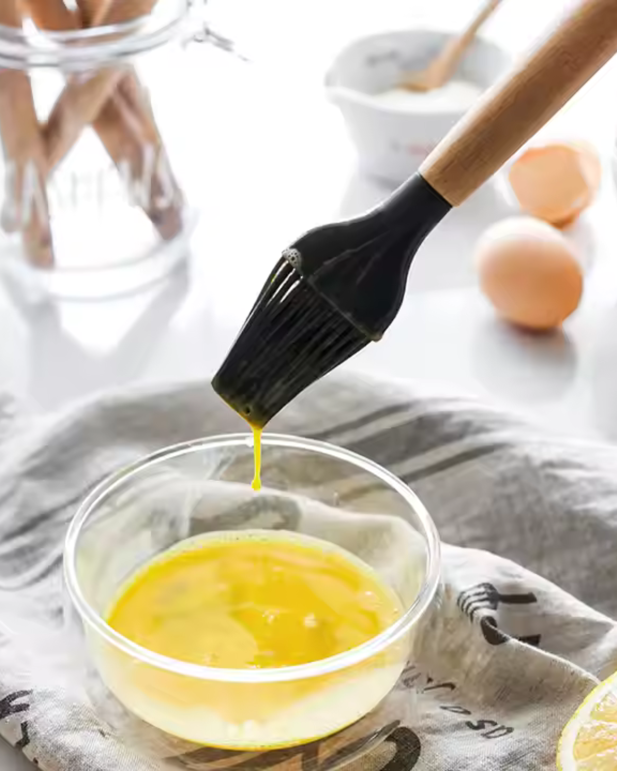 Set di utensili da cucina in silicone ecologico con manici in bambù