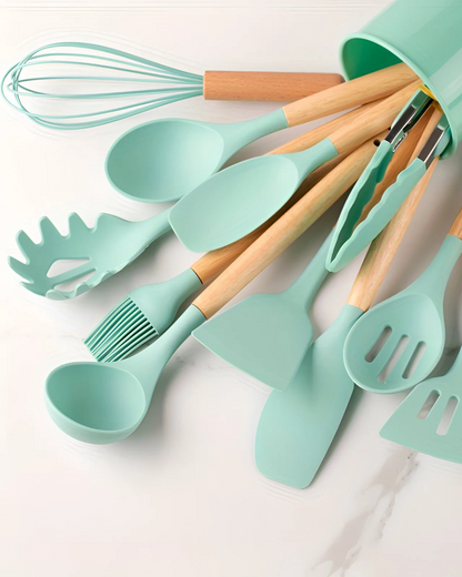 Set di utensili da cucina in silicone ecologico con manici in bambù