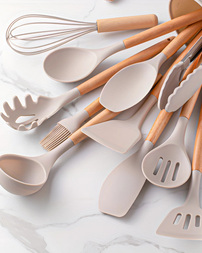 Set di utensili da cucina in silicone ecologico con manici in bambù