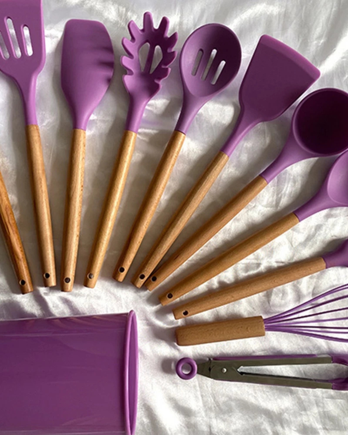 Set di utensili da cucina in silicone ecologico con manici in bambù