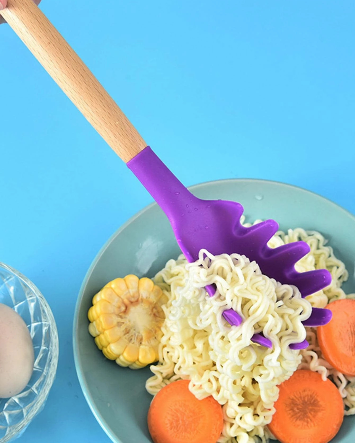 Set di utensili da cucina in silicone ecologico con manici in bambù