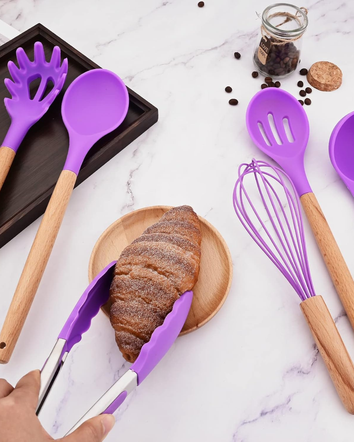 Set di utensili da cucina in silicone ecologico con manici in bambù
