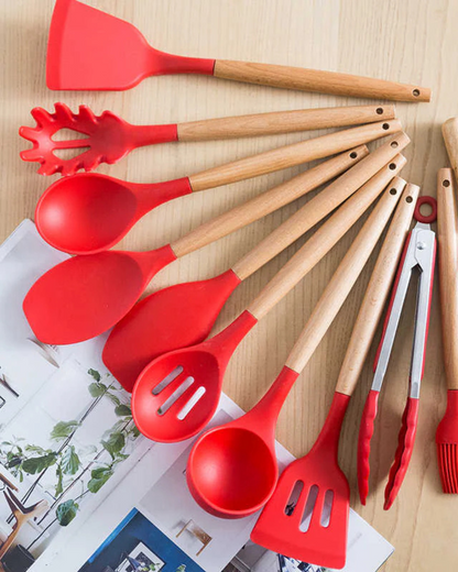 Set di utensili da cucina in silicone ecologico con manici in bambù