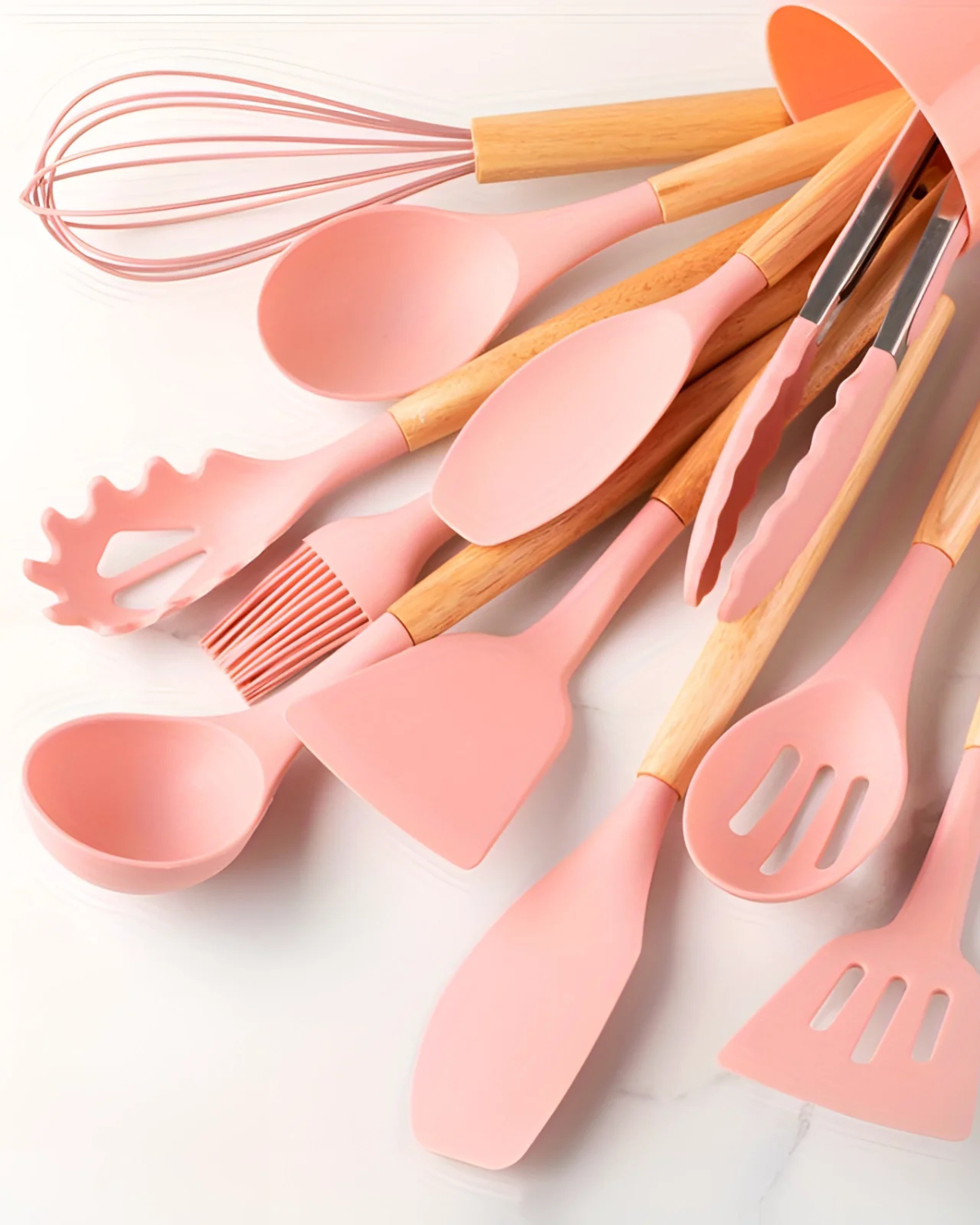 Set di utensili da cucina in silicone ecologico con manici in bambù