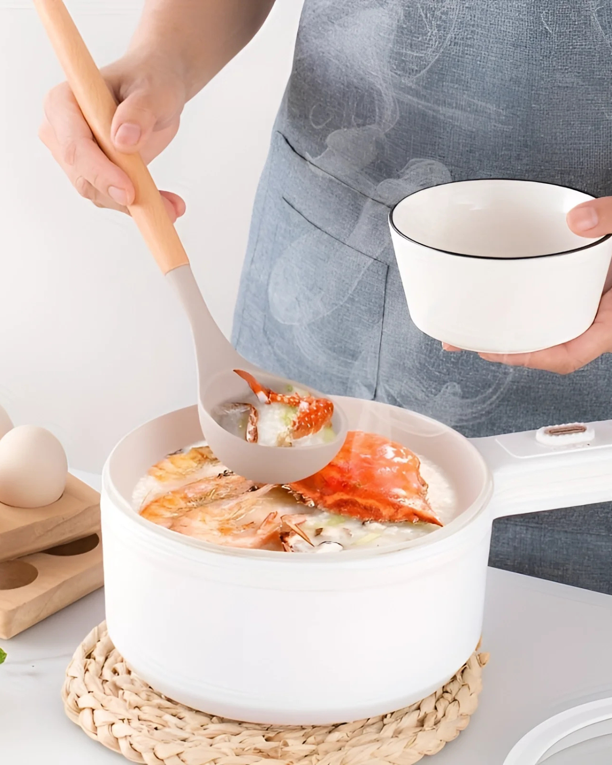 Set di utensili da cucina in silicone ecologico con manici in bambù