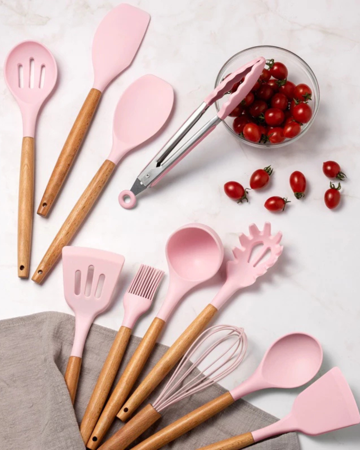Set di utensili da cucina in silicone ecologico con manici in bambù