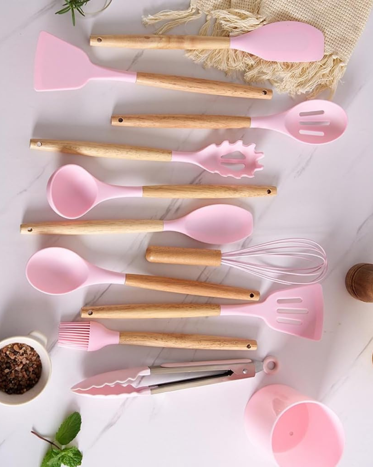 Set di utensili da cucina in silicone ecologico con manici in bambù