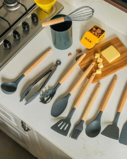 Set di utensili da cucina in silicone ecologico con manici in bambù