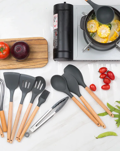 Set di utensili da cucina in silicone ecologico con manici in bambù